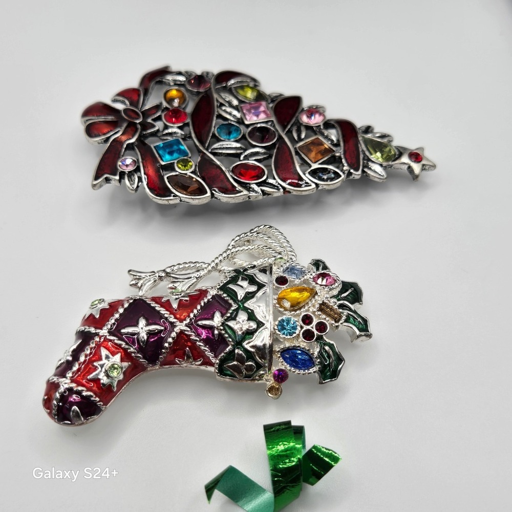 Premier Designs 2PC Red/Green SilverTone Brooch Set Christmas Tree Stocking Pins - Picture 5 of 11
